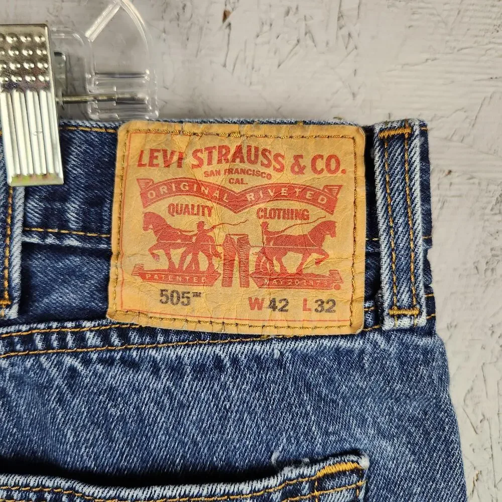 Levis measurements photos